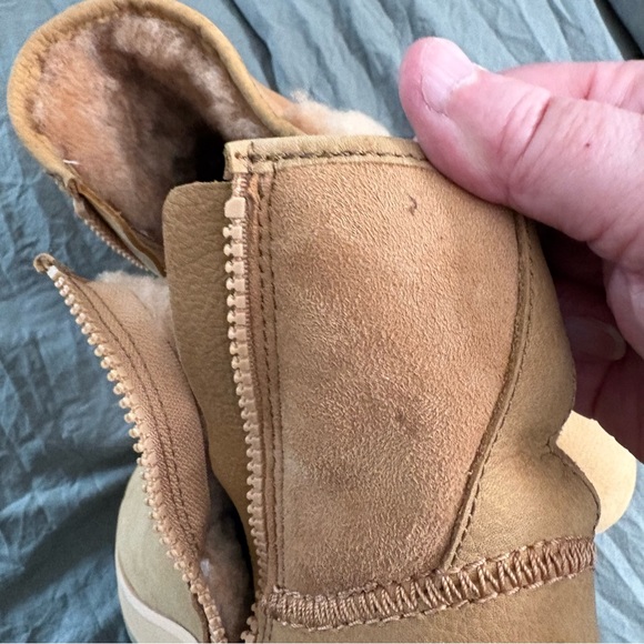 Olukai Pa'ina Hulu Shearling Lined Waterproof Tan Leather Booties. Size 7. - Picture 16 of 16